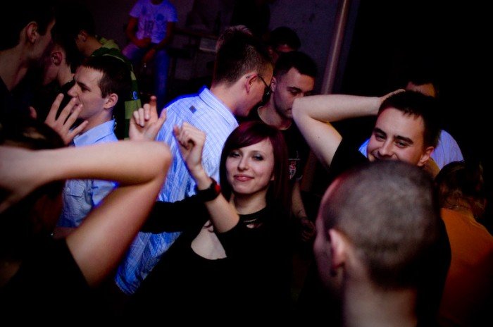 studenci-juz-pena-geba-otrzesiny-w-riverside-32929