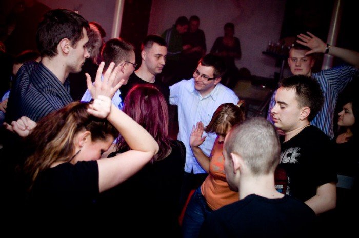 studenci-juz-pena-geba-otrzesiny-w-riverside-32929