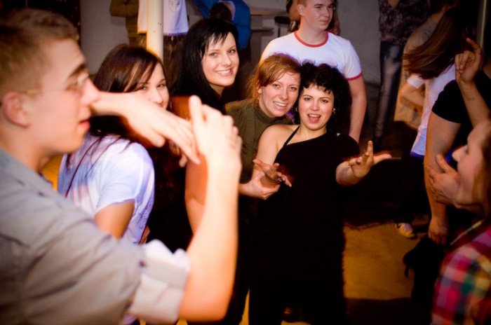 studenci-juz-pena-geba-otrzesiny-w-riverside-32929