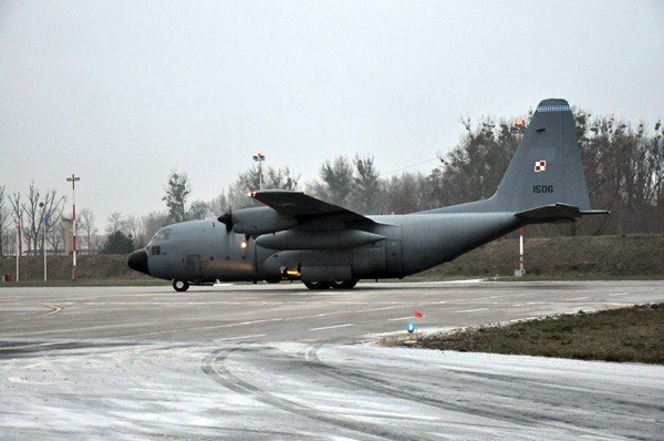 wojskowy-hercules-lata-nad-jelenia-gora-33055