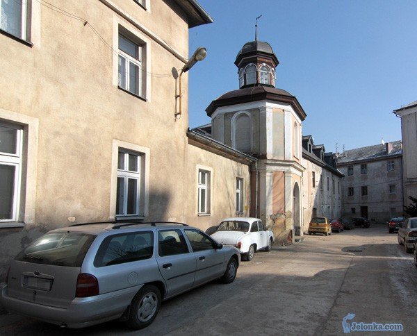 Cieplice. Dawna rozlewnia Marysieńki. Wcześniej – Ludwigsbad. Uzdrowiskowej części miasta przydałoby się wznowienie