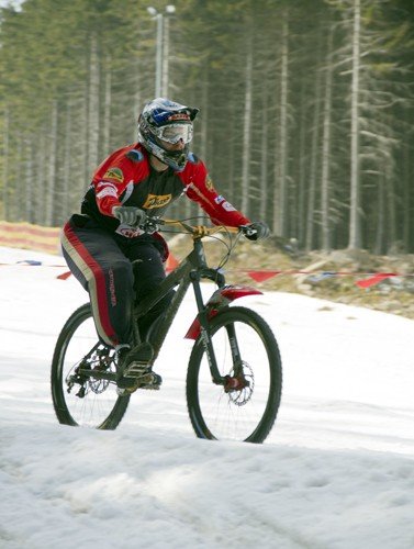 ekstremalnie-na-rowerach-po-sniegu-video-33115