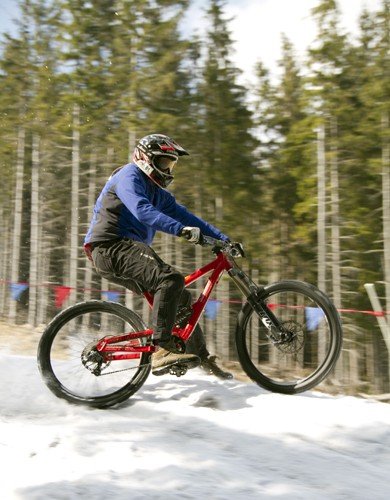 ekstremalnie-na-rowerach-po-sniegu-video-33115