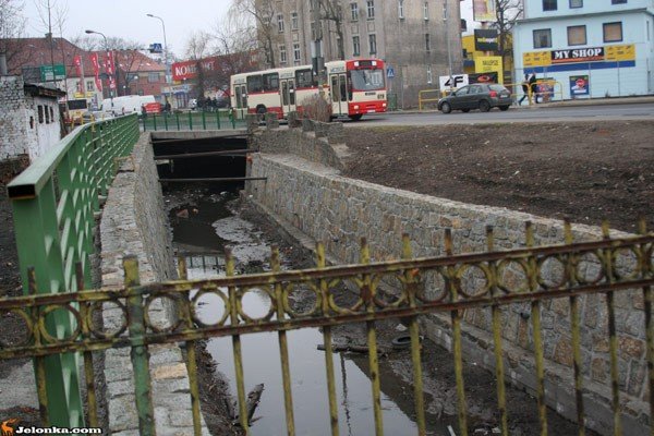kolejka-chetnych-do-oswietlenia-mynowki-33116