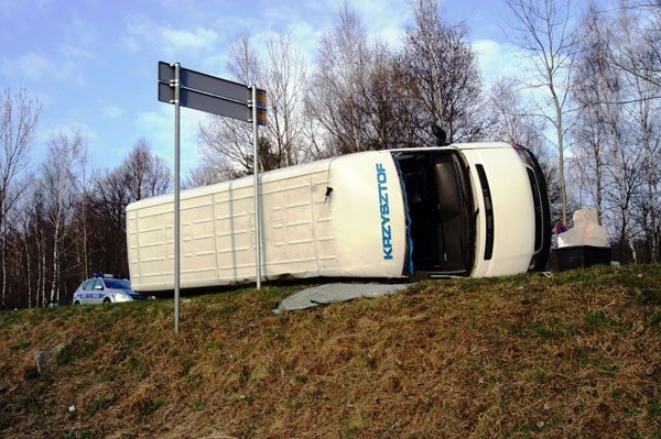 pijany-kierowca-busa-wpad-w-poslizg-osmiu-rannych-33214