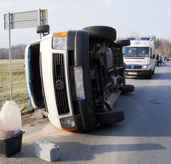 pijany-kierowca-busa-wpad-w-poslizg-osmiu-rannych-33214