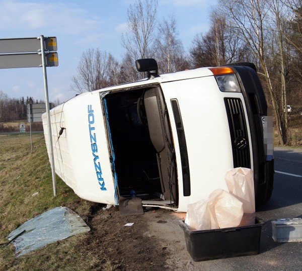 pijany-kierowca-busa-wpad-w-poslizg-osmiu-rannych-33214