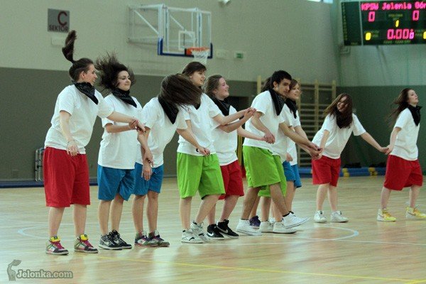 sala-sportowa-przy-kampusie-otwarta-oficjalnie-zywy-pomnik-pamieci-33243