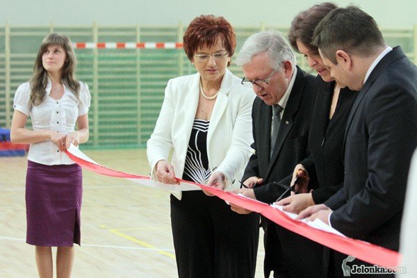 sala-sportowa-przy-kampusie-otwarta-oficjalnie-zywy-pomnik-pamieci-33243