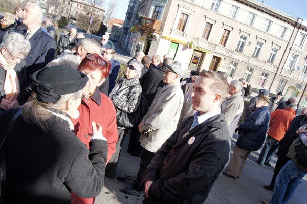 tablica-pamieci-jerzego-szmajdzinskiego-odsonieta-o-841-pod-siedziba-sld-33347
