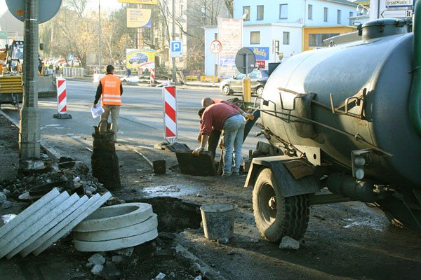 Wymiana studzienek kanalizacyjnych na Podwalu.