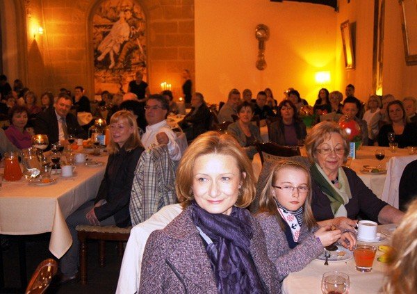 maria-zmuda-z-ksiazka-w-oriencie-byo-tumnie-33361