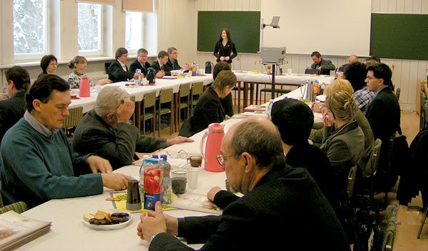 Zaproszeni goście i władze uczelni podczas obrad.