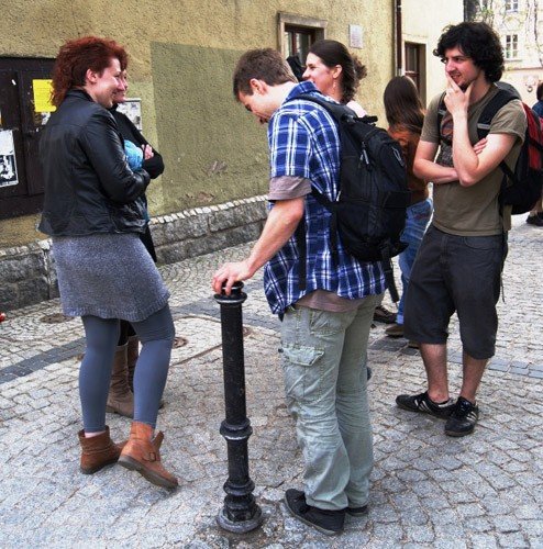 flash-mob-pod-ratuszem-trzyminutowy-koncert-z-udziaem-przechodniow-33524