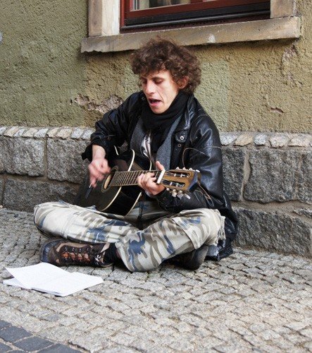 flash-mob-pod-ratuszem-trzyminutowy-koncert-z-udziaem-przechodniow-33524