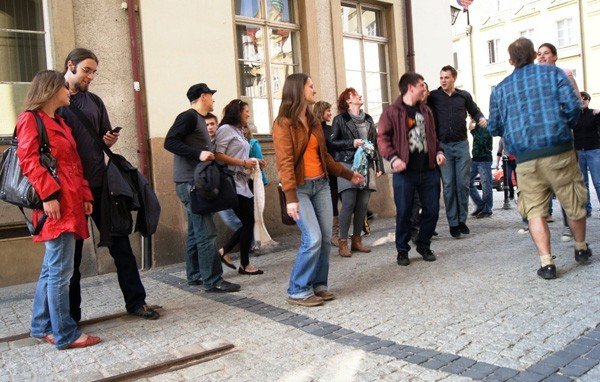 flash-mob-pod-ratuszem-trzyminutowy-koncert-z-udziaem-przechodniow-33524