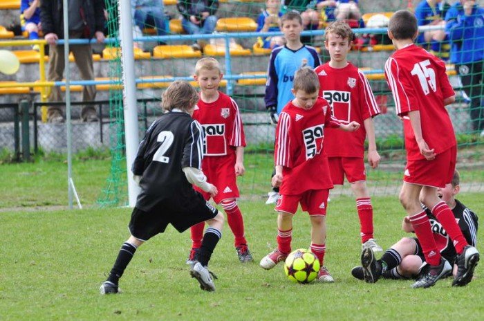 zdecydowany-zwyciestwo-uksu-mosu-karkonosze-i-bilans-bramkowy-240-33539