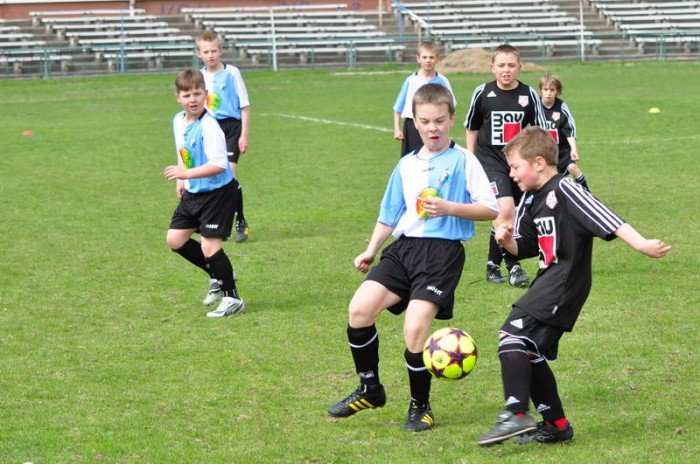 zdecydowany-zwyciestwo-uksu-mosu-karkonosze-i-bilans-bramkowy-240-33539