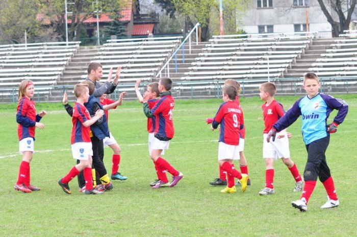 zdecydowany-zwyciestwo-uksu-mosu-karkonosze-i-bilans-bramkowy-240-33539