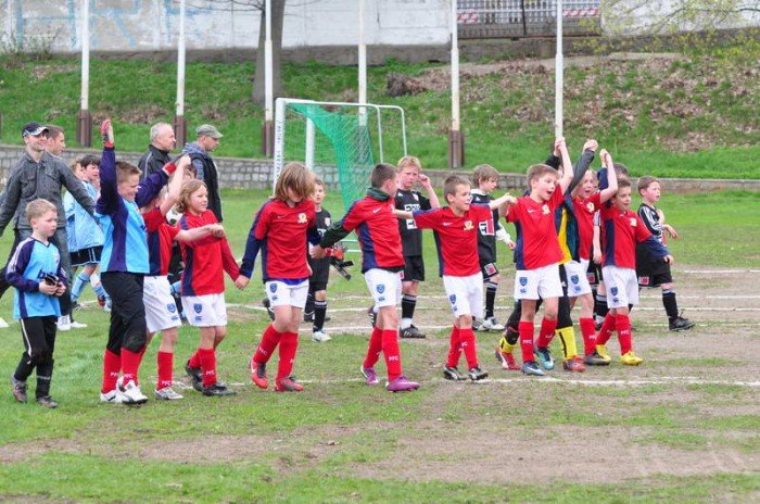 zdecydowany-zwyciestwo-uksu-mosu-karkonosze-i-bilans-bramkowy-240-33539
