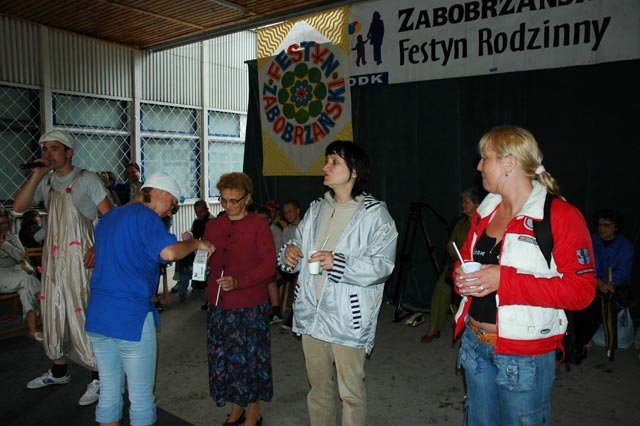 dzieci-obchodza-swoje-swieto-festyn-w-odk-3357