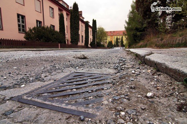 dziury-jak-klatwa-na-osiedlu-pod-jeleniami-33611