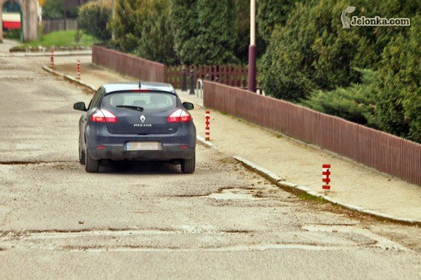 dziury-jak-klatwa-na-osiedlu-pod-jeleniami-33611
