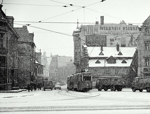 Plac B. Bieruta (dziś Niepodległości) – zimą 1963 roku.
