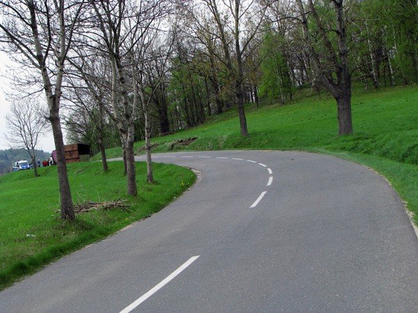 wywrotka-przyczepy-na-drodze-ku-przestrodze-33657