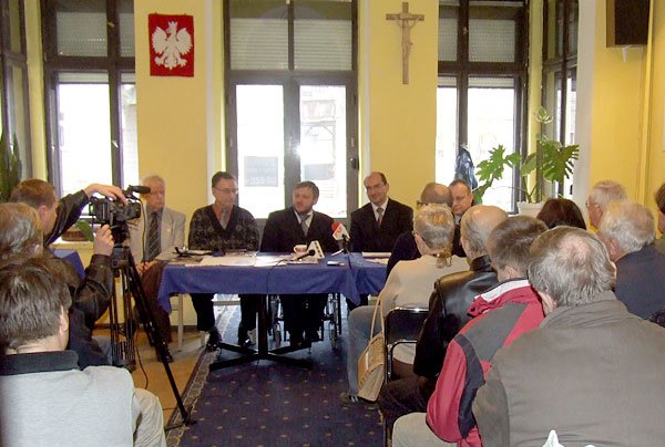 Na spotkanie przybyło wielu niepełnosprawnych.