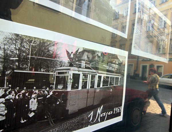 tramwaje-wjechay-do-ulicznej-galerii-mrocznej-33756