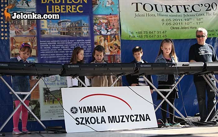 uczta-dla-turystycznego-ducha-i-ciaa-video-z-wystepu-szkoy-yamaha-33802