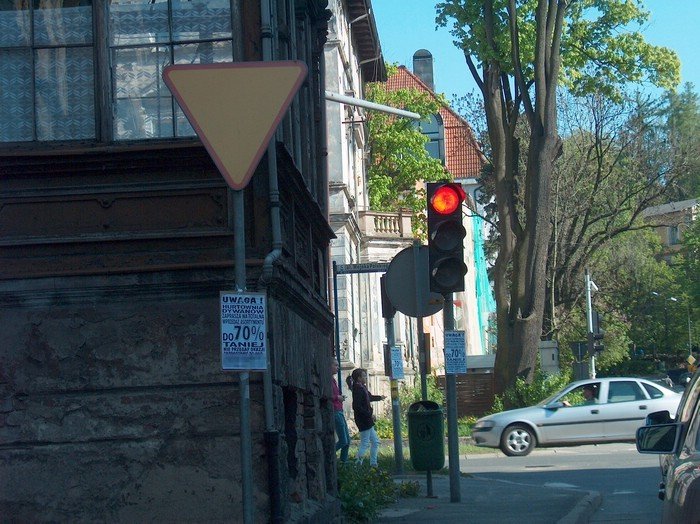 obwiesili-miasto-nielegalnymi-reklamami-33807