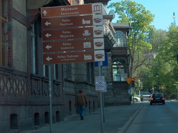 obwiesili-miasto-nielegalnymi-reklamami-33807