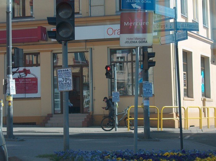 obwiesili-miasto-nielegalnymi-reklamami-33807