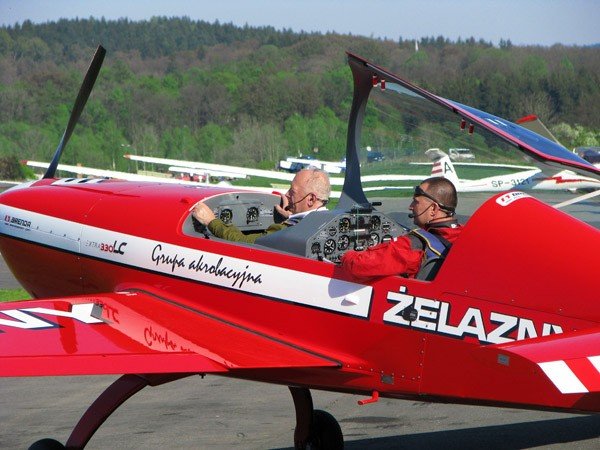 powietrzne-ewolucje-zelaznego-ze-starosta-na-pokadzie-33808