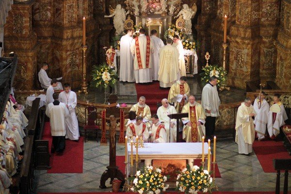 stay-otarz-poswiecony-w-kapanski-jubileusz-33896