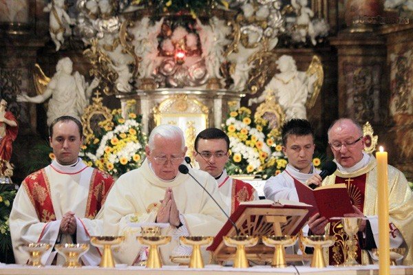 stay-otarz-poswiecony-w-kapanski-jubileusz-33896