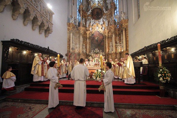 stay-otarz-poswiecony-w-kapanski-jubileusz-33896