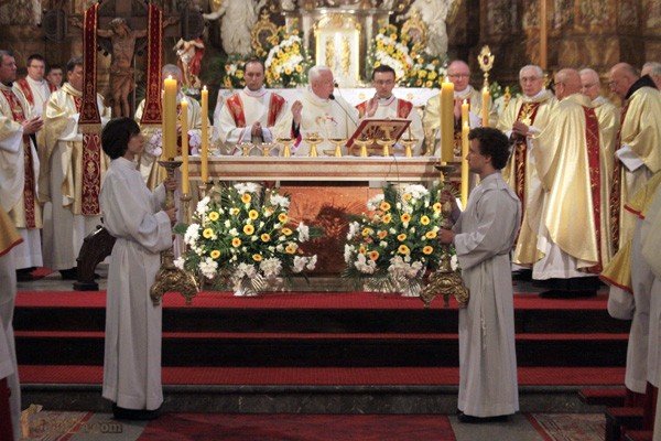 stay-otarz-poswiecony-w-kapanski-jubileusz-33896