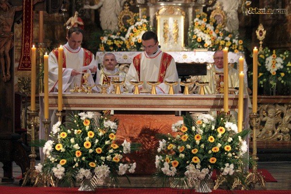 stay-otarz-poswiecony-w-kapanski-jubileusz-33896
