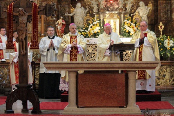 stay-otarz-poswiecony-w-kapanski-jubileusz-33896