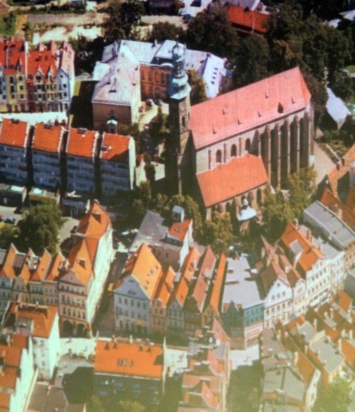 piekno-i-sacrum-o-bazylice-na-kartach-ksiazki-33914