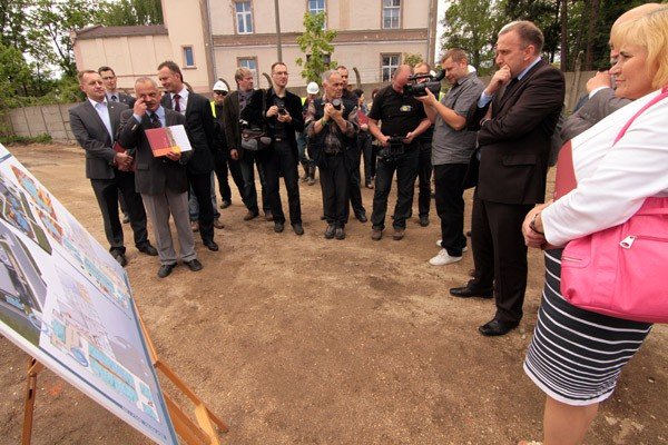 marszaek-sejmu-i-wadze-wojewodztwa-z-gospodarska-wizyta-w-cieplicach-33964