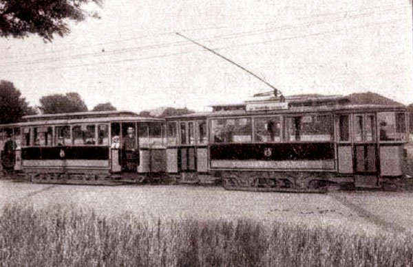 Tramwaj z Cieplic do Podgórzyna w trasie.
