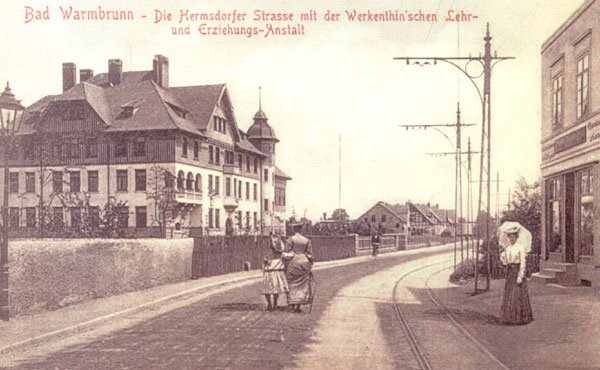 W oczekiwaniu na tramwaj przy Hermrsdorferstr (Cieplicka). Początek XX wieku.