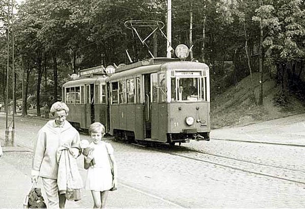 XX-lecie PRL: lipiec 1964 roku – tramwaj zmierza do Sobieszowa.