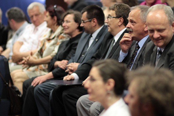 bo-to-sie-zwykle-tak-zaczyna-sala-jck-otwarta-34068