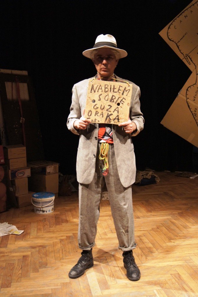 sceniczna-wedrowka-zmarych-kloszardow-34171