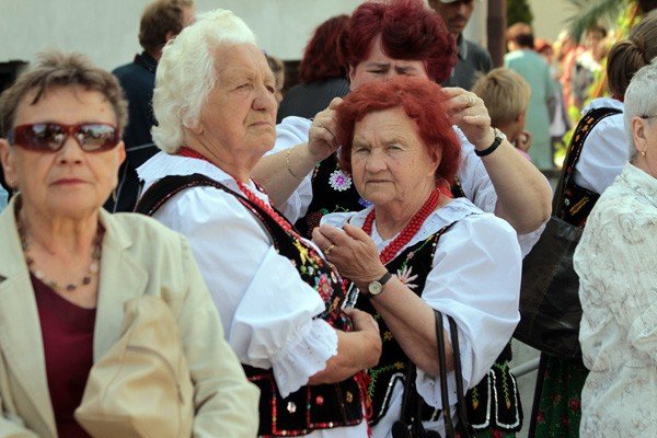 soneczne-swieto-matki-z-czerwonym-tulipanem-34192
